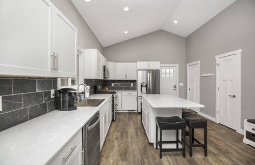 Union Casa | Cozy LakeHouse on Baldwin Lake, Great outdoor space with Boat Rental Available!