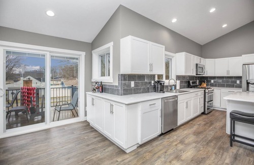 Union Casa | Cozy LakeHouse on Baldwin Lake, Great outdoor space with Boat Rental Available!