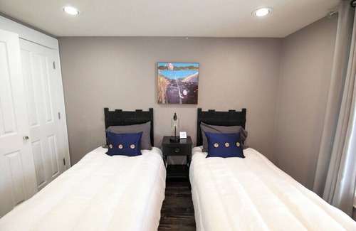 Schroon Lake Apartamento | Cozy Lakeside Apartment - 5 Min Walk to Downtown!