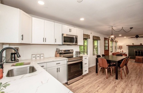 Sherrills Ford Casa | Cozy Lakeside Bungalow 3 Patios, Kayaks, Firepit & Dogs Allowed!