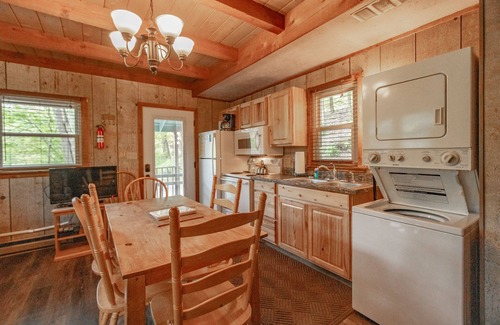 Blowing Rock Apartamento | Cozy Lakeside Cabin #14 - Sleeps 6 - Full kitchen + fireplace - between Boone & Blowing Rock NC