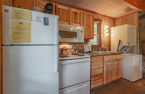 Blowing Rock Apartamento | Cozy Lakeside Cabin #14 - Sleeps 6 - Full kitchen + fireplace - between Boone & Blowing Rock NC