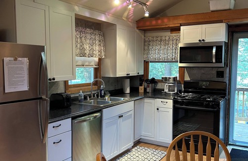Northwood Cabina | All-Season Cozy Lakeside Cabin in Northwood, NH- 2 Bdr, great views