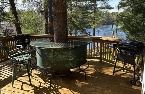 Northwood Cabina | All-Season Cozy Lakeside Cabin in Northwood, NH- 2 Bdr, great views