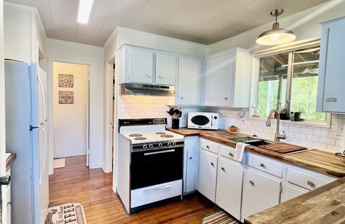 South Toledo Bend Cabina | Cozy Lakeside Cabin-South Toledo Bend -Skiers Cove- 3 bedrooms-Sleeps 8