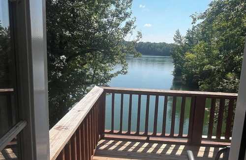 Winchester Cabina | Cozy, lakeside cabin on beautiful Tims Ford Lake