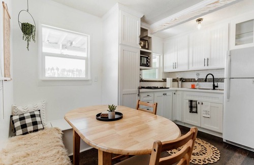 Fawnskin Cabina | Cozy Lakeside Cabin with Hot Tub
