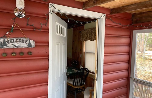 Silver Lake Cabina | Cozy lakeside cabin with private dock, canoe and central AC