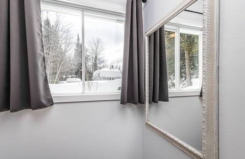 Val-des-Monts Cabaña | Cozy Lakeside Cottage