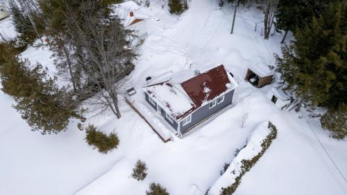 Val-des-Monts Chalet De Esquí | Cozy Lakeside Cottage