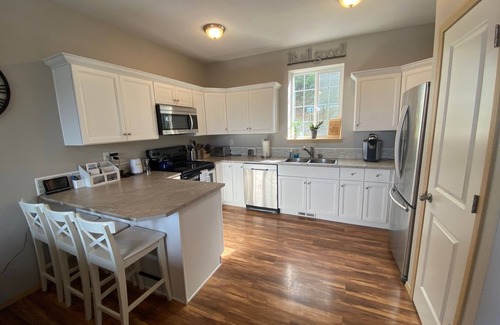 Shelton Casa | Cozy Lakeside Cottage 1.5 hours from Seattle