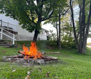 McKellar Cabina | Cozy Lakeside Cottage