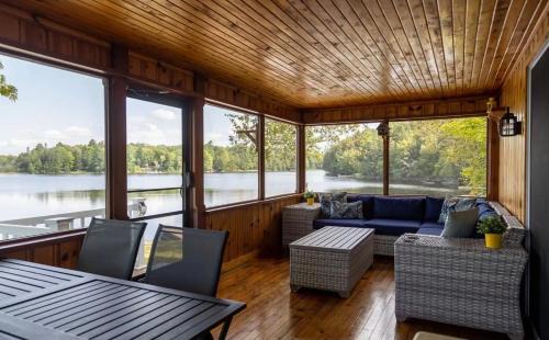 McKellar Cabina | Cozy Lakeside Cottage