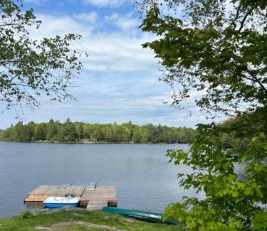 McKellar Cabina | Cozy Lakeside Cottage