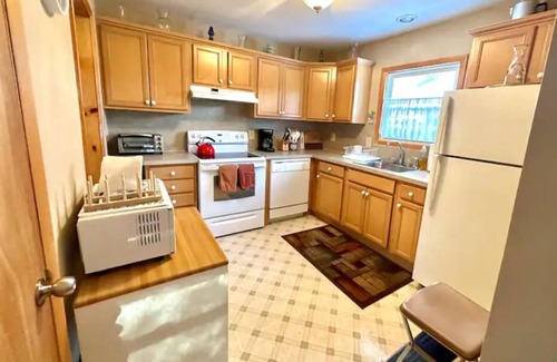 Swan Lake Cabaña | Cozy lakeside cottage with modern furniture on a quiet street.