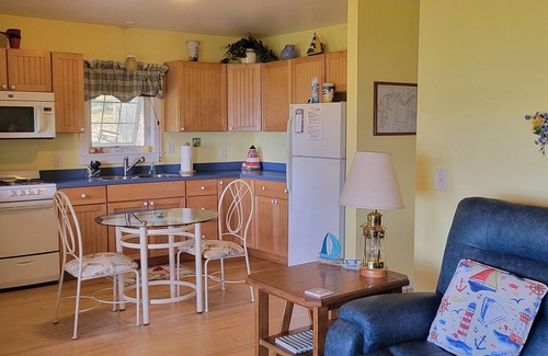 Free Soil Cabaña | Cozy Lakeside Cottage, Costa Norte, Upper Hamlin