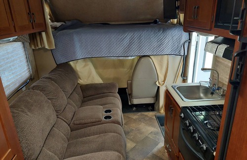 Lake Park Casa | Cozy Lakeside RV awaits