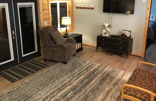 Millwood Casa | Cozy lakeside w/hot tub, firepit, electric fireplace 3Br 2Ba sleeps 6. Racine OH