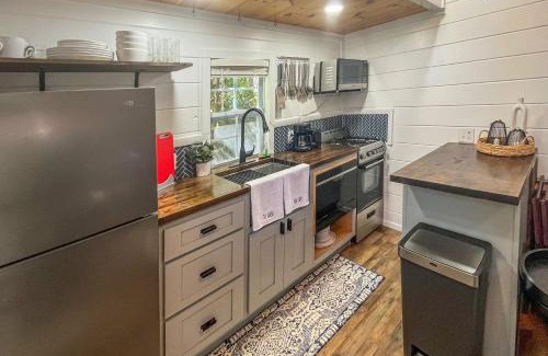 Mills River Casa | Cozy Lakeview Cottage