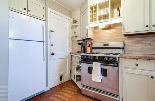 Lancaster Casa | Cozy Lancaster Getaway ~ 8 Mi to The Amish Village