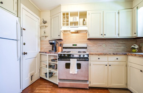 Lancaster Casa | Cozy Lancaster Getaway ~ 8 Mi to The Amish Village