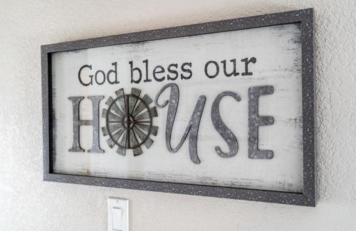 Southside Casa | Cozy large home near Lackland AFB, Perfect Stay