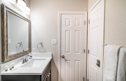 Southside Casa | Cozy large home near Lackland AFB, Perfect Stay
