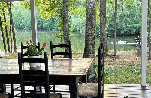 Lowndesboro Cabaña | Cozy Last Resort Cottage located on Gun Shute Island off the Alabama River.