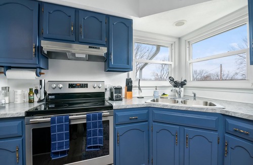 Le Claire Casa | Cozy LeClaire Townhome within walking distance to downtown!