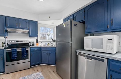Le Claire Casa | Cozy LeClaire Townhome within walking distance to downtown!