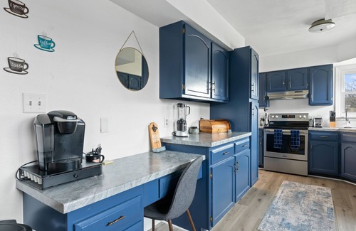 Le Claire Casa | Cozy LeClaire Townhome within walking distance to downtown!