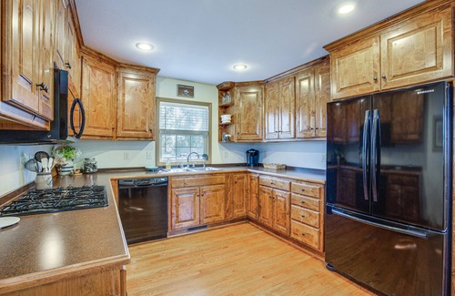 Liberty Cabaña | Cozy Liberty Getaway w/ Fire Pit & Patio!