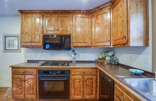 Liberty Cabaña | Cozy Liberty Getaway w/ Fire Pit & Patio!