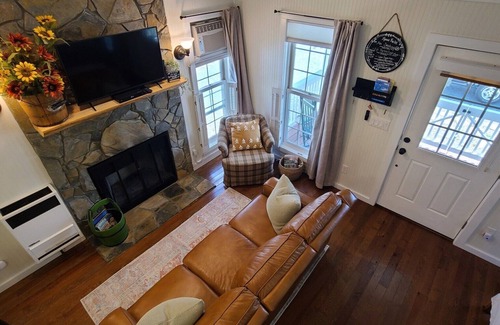 Altamont Cabaña | Cozy Linville River Cottage-Newland, NC "Mountain Thyme"
