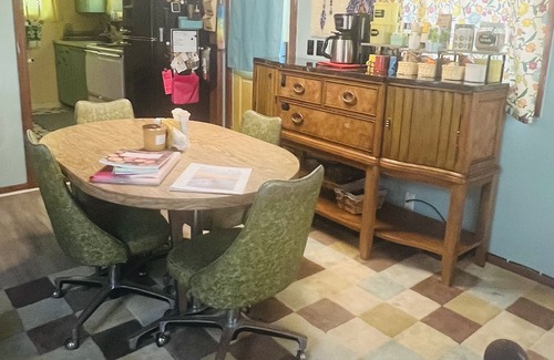Wellston Cabaña | COZY LITTLE CABIN in the woods!