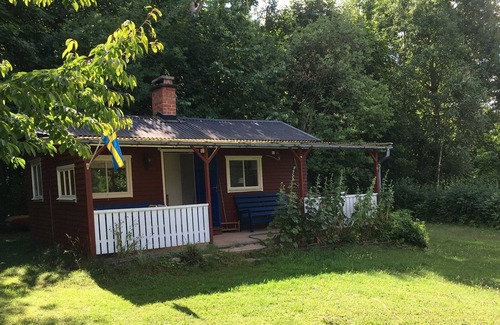Nykoping Municipality Cabina | Acogedora casita con vistas al lago. Mysigt torp directamente vid sjö och reserva natural