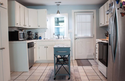 Mount Pleasant Cabaña | Cozy Little Shanty in the Heart of Coastal Living - 5 min to beach!!!