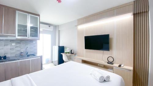 Cinere Apartamento | Cozy Living and Homey Studio Room Cinere Resort Apartment By Travelio