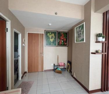 Surabaya Apartamento | Cozy Living APT Puncak Dharmahusada with 3BR