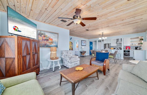 Surf Side Shores Casa | COZY LIVING ON THE BEACH!