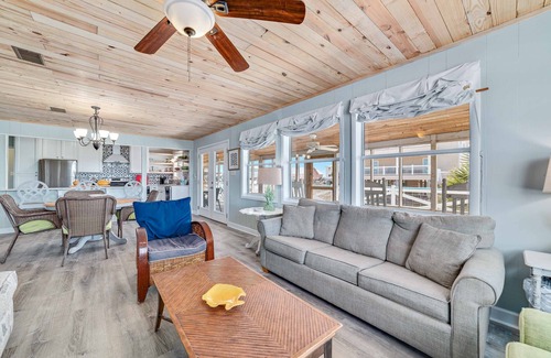 Surf Side Shores Casa | COZY LIVING ON THE BEACH!