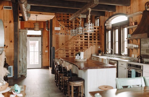Carlton Landing Casa | Cozy Lodge at Carlton Landing with Free Firewood & Fragrance Free