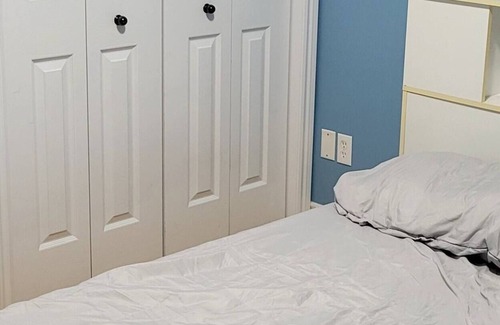 Moncton Casa | Cozy lodge close to restaurants and magnetic hill Park.