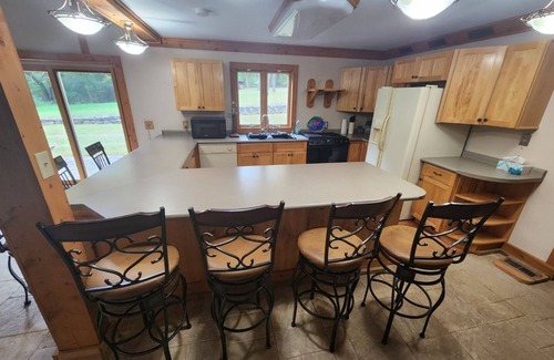 Troy Cabina | Cozy lodge with indoor pool, hot tub, loft and more! Great for a close getaway!