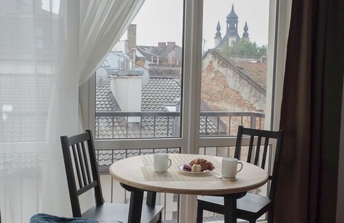 Prospekt Svobody Apartamento | Cozy loft studio in downtown Lviv