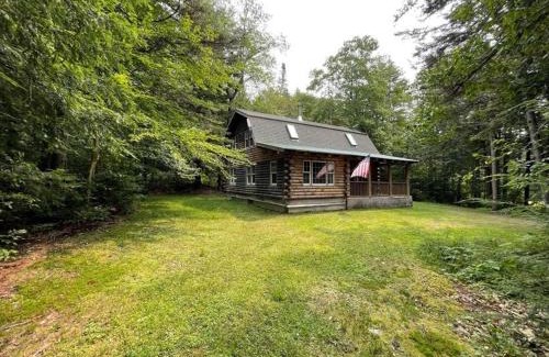West Halifax Casa | Cozy Log Cabin - Dog Friendly