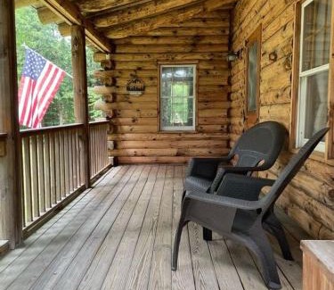West Halifax Casa | Cozy Log Cabin - Dog Friendly