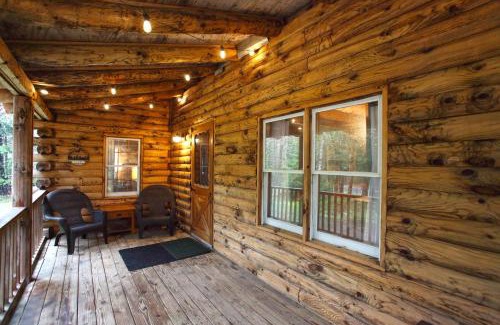 West Halifax Casa | Cozy Log Cabin - Dog Friendly
