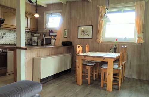 Damp Complejo | Cozy log cabin for up to 4 people, free WLAN, fenced property