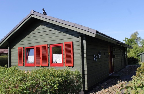 Damp Complejo | Cozy log cabin for up to 4 people, free WLAN, fenced property